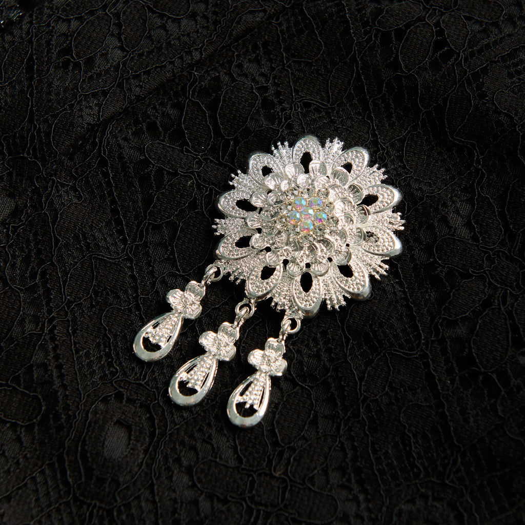Kebaya Brooch Besar