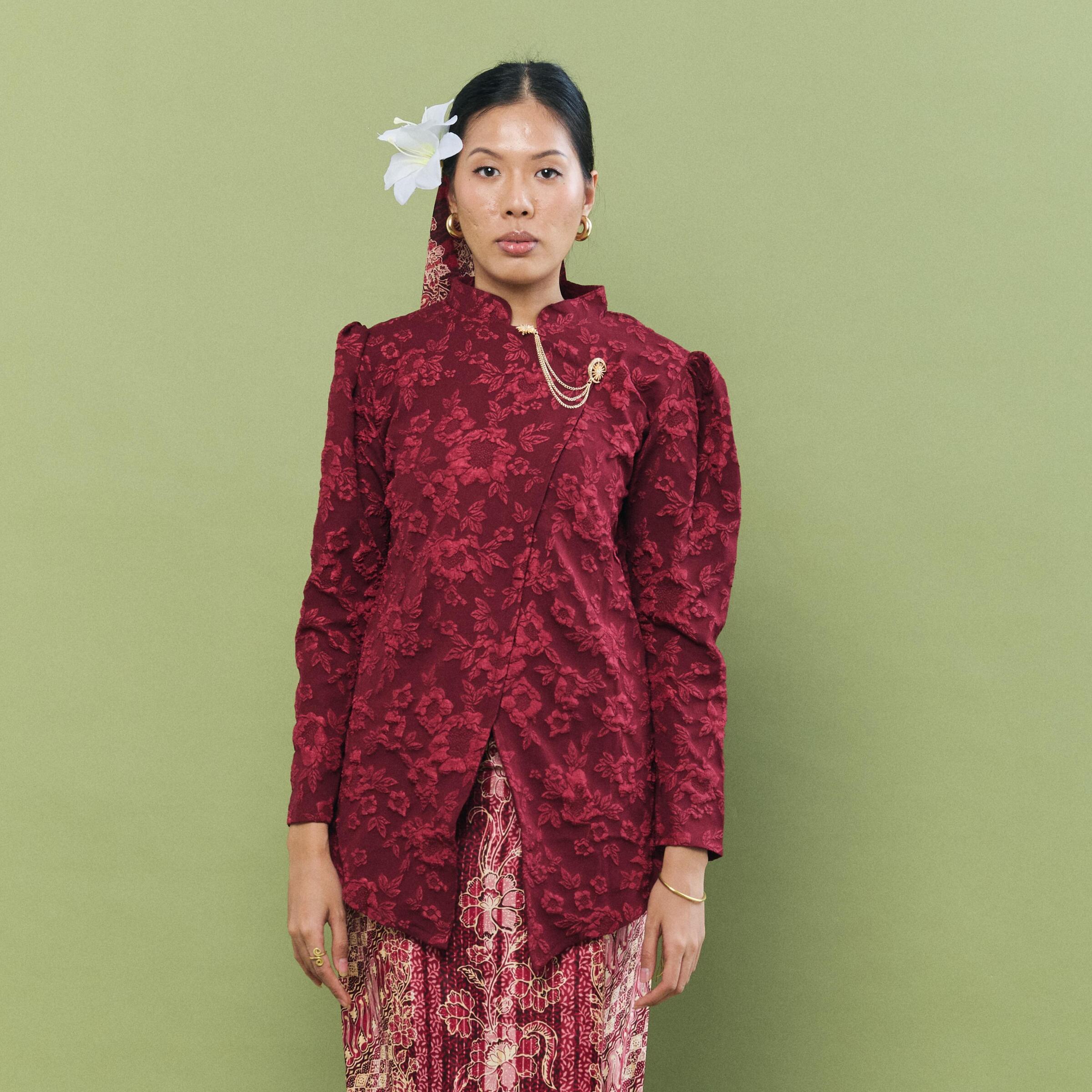 Kebaya Jenaya bunga besar with brooch - Top Only