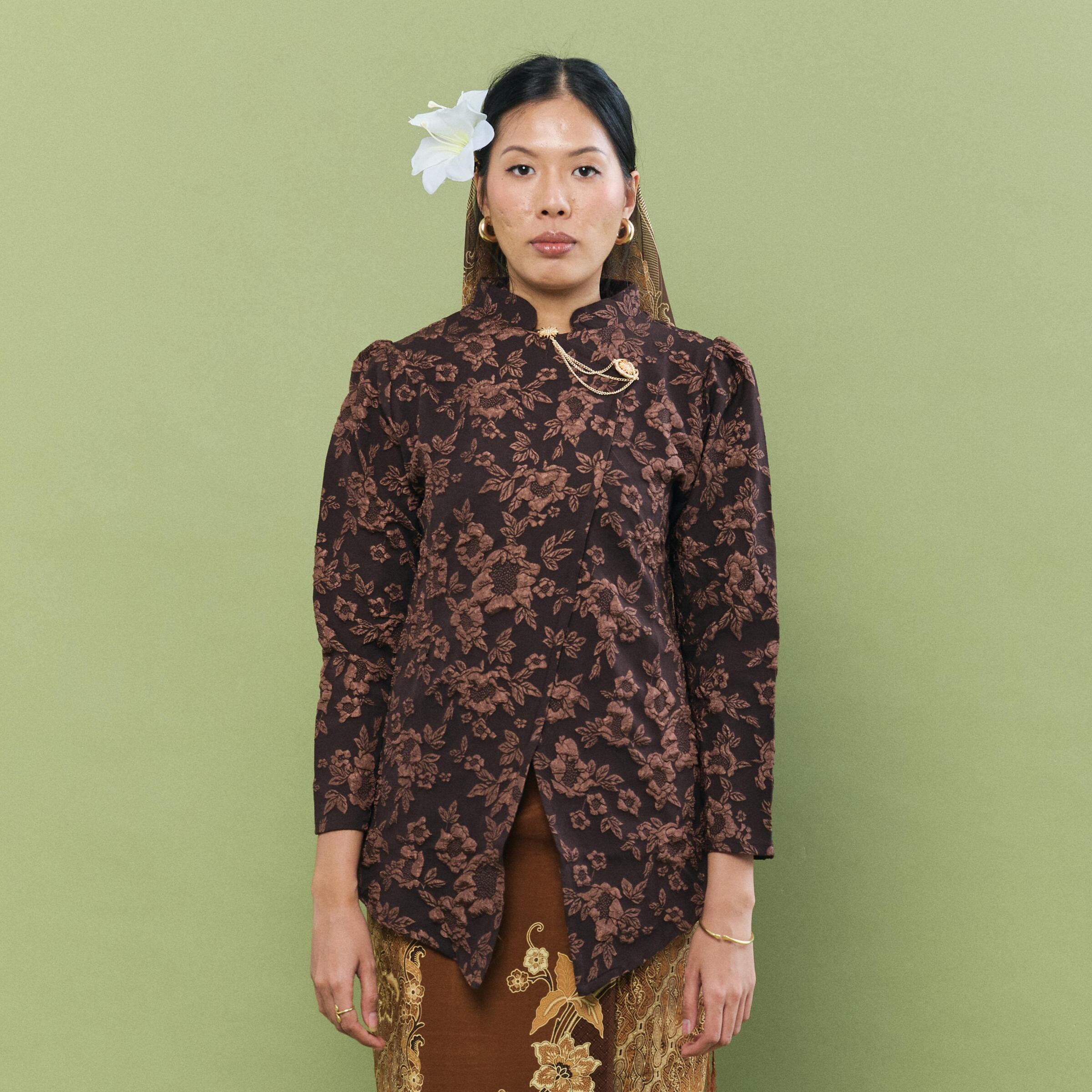 Kebaya Jenaya bunga besar with brooch - Top Only