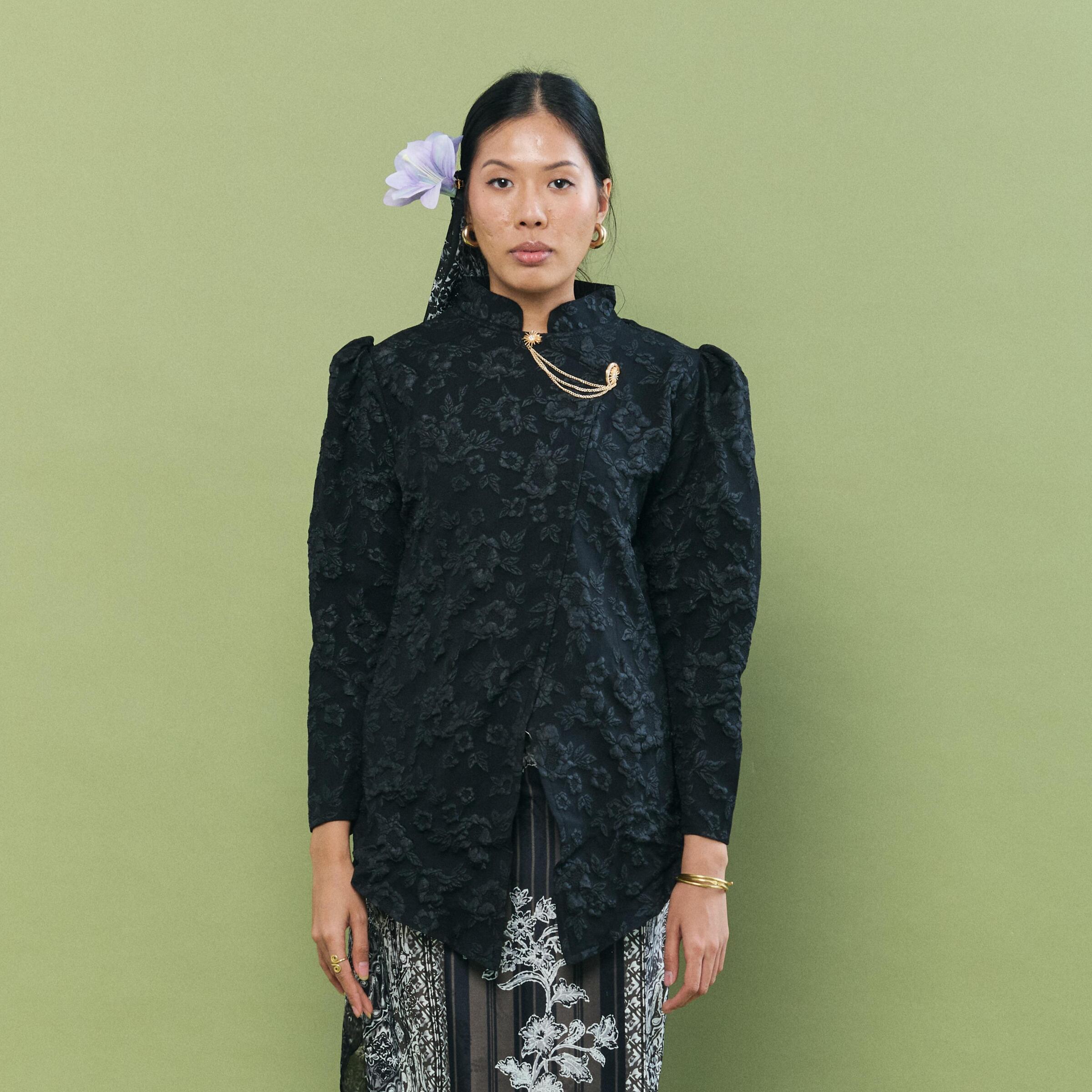 Kebaya Jenaya bunga besar with brooch - Top Only