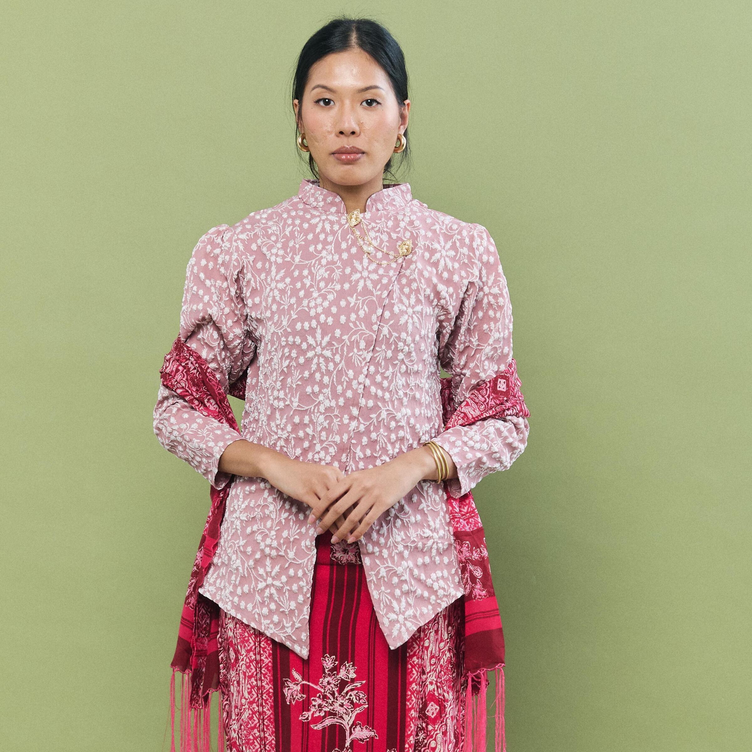 Kebaya Jenaya bunga kecil with brooch - Top Only