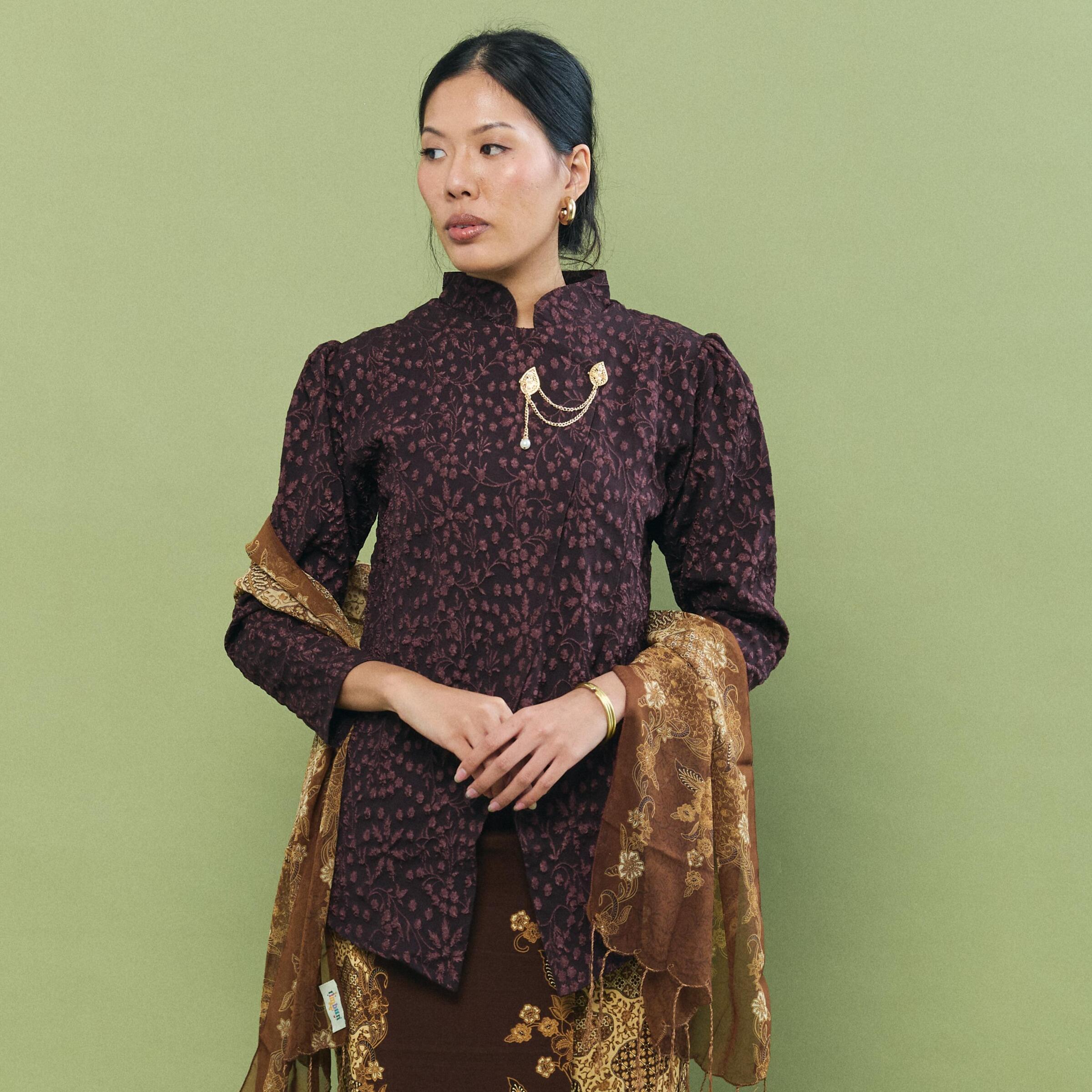 Kebaya Jenaya bunga kecil with brooch - Top Only