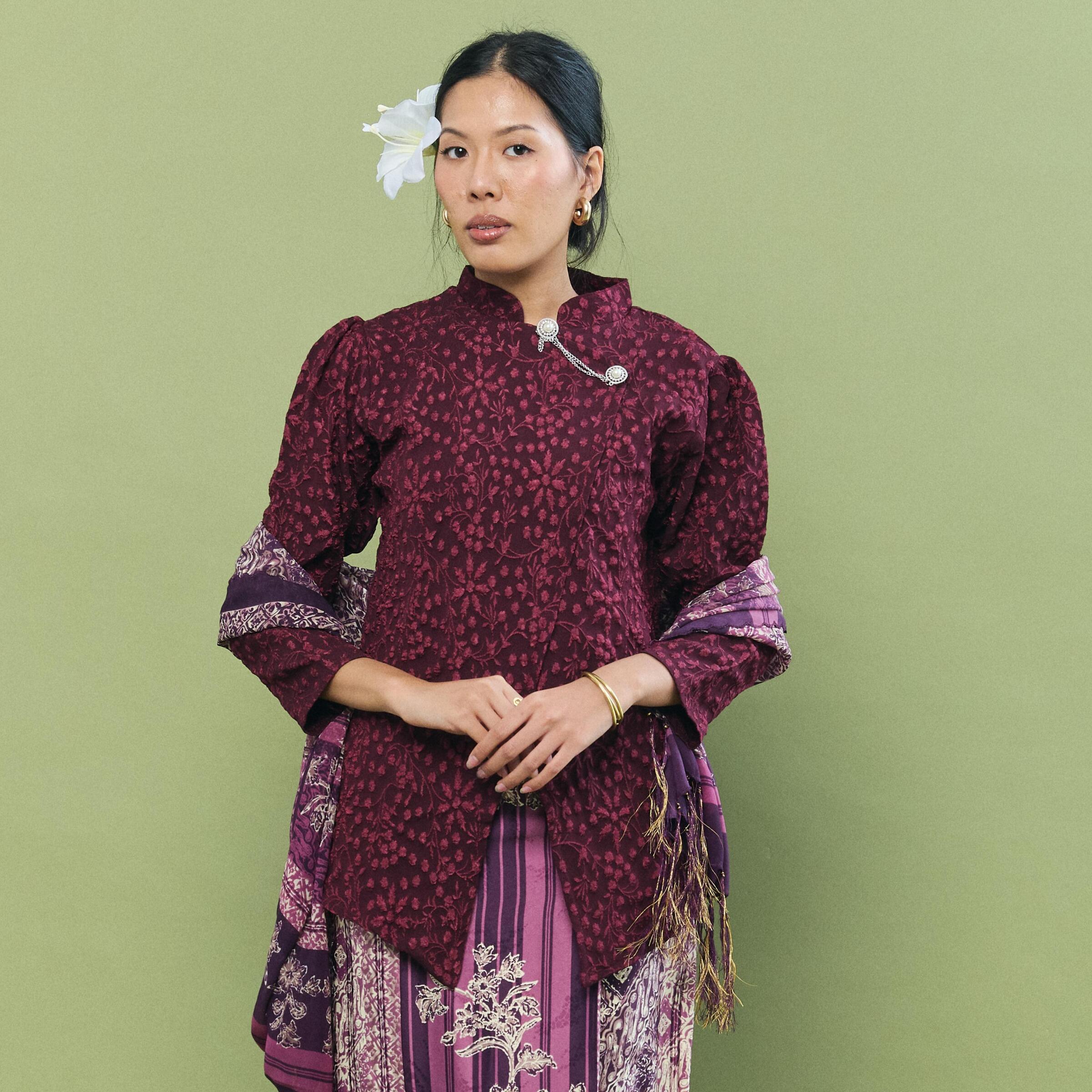 Kebaya Jenaya bunga kecil with brooch - Top Only